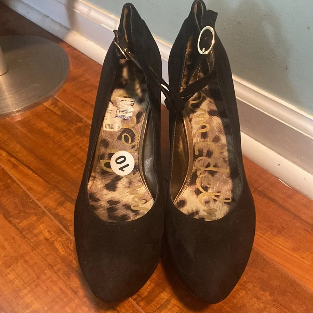 NEW SAM EDELMAN QUINN PLATFORM PUMPS